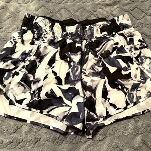 Avia Black and White XL shorts